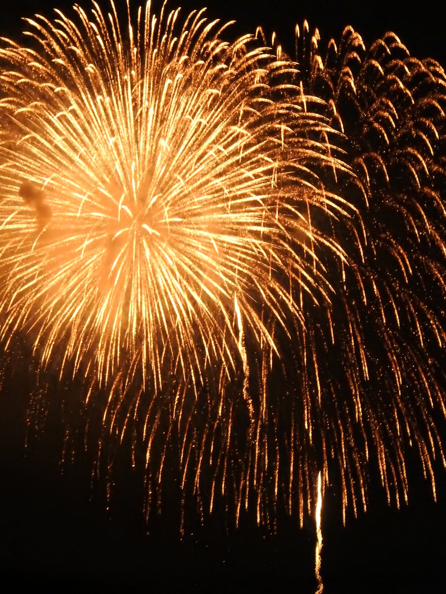 muzina9's tweet photo. 今日は家から片貝花火！！ https://t.co/mudOgGwVNG