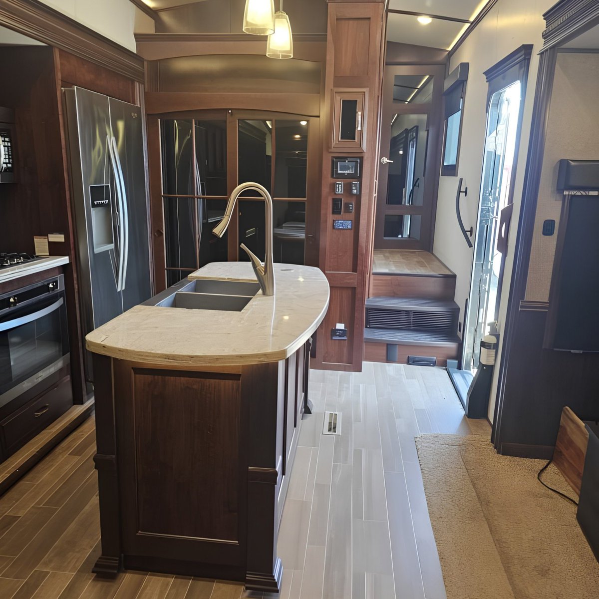 AuctionValues's tweet photo. Big Result 🚐

A fifth wheel with a $38,000 finish! 🔥

Check out the lates AuctionValues results to see what assets are actually selling for. 🔗https://t.co/nK1HqLf1GA
#FifthWheel #RVUniverse #RecentResults https://t.co/nQGbWKXIeL