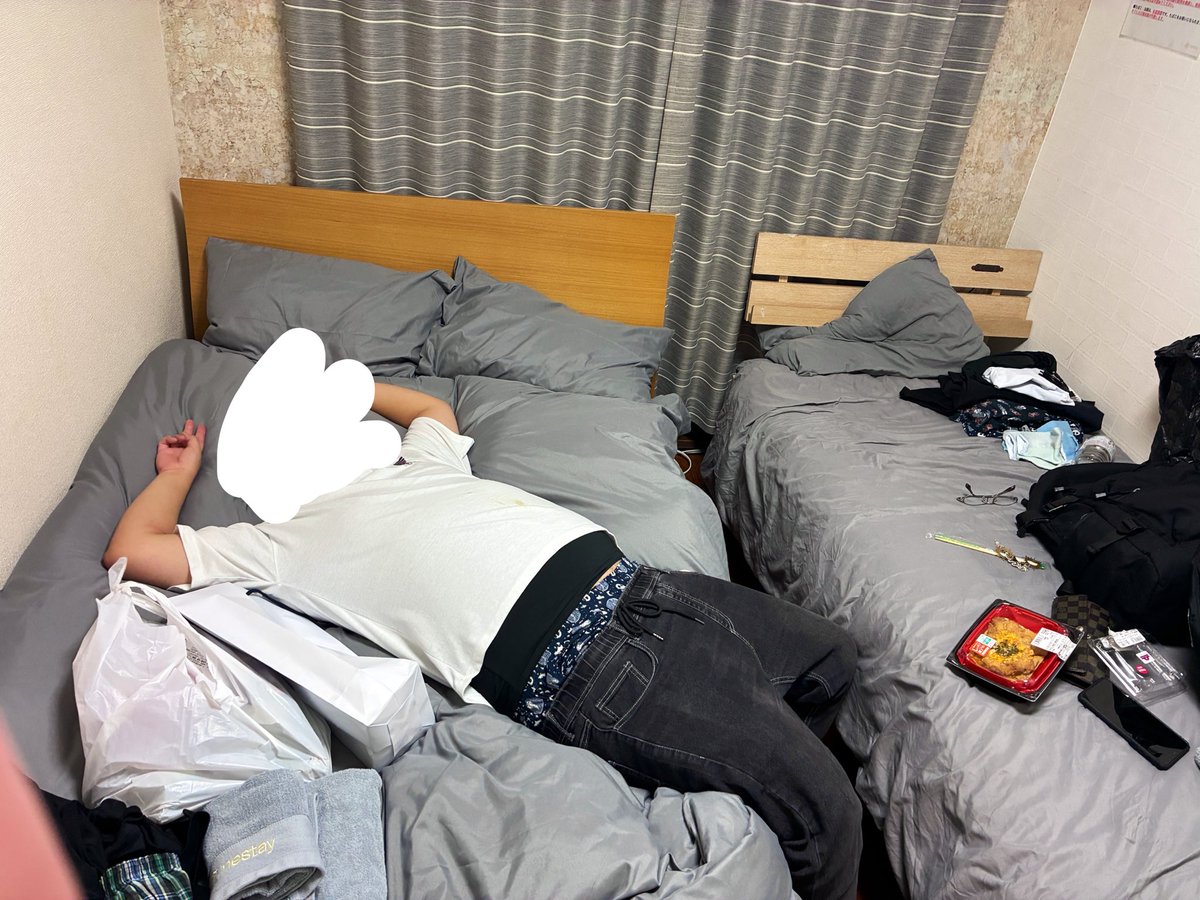 Tankucyan's tweet photo. 泥酔死体を宿屋に連れて帰るバイト https://t.co/5Y3jIrgmyI