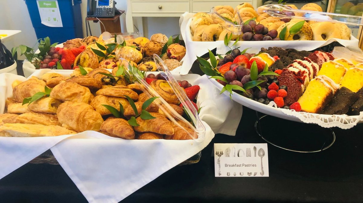 ZeroCater's tweet photo. A heavy plate at noon costs you the 2pm block, usually the hardest working stretch of an offsite. How to cater a full day away from the office, as five decisions instead of one: https://t.co/xvAp3Sg2DT https://t.co/sdRSHjWNEB