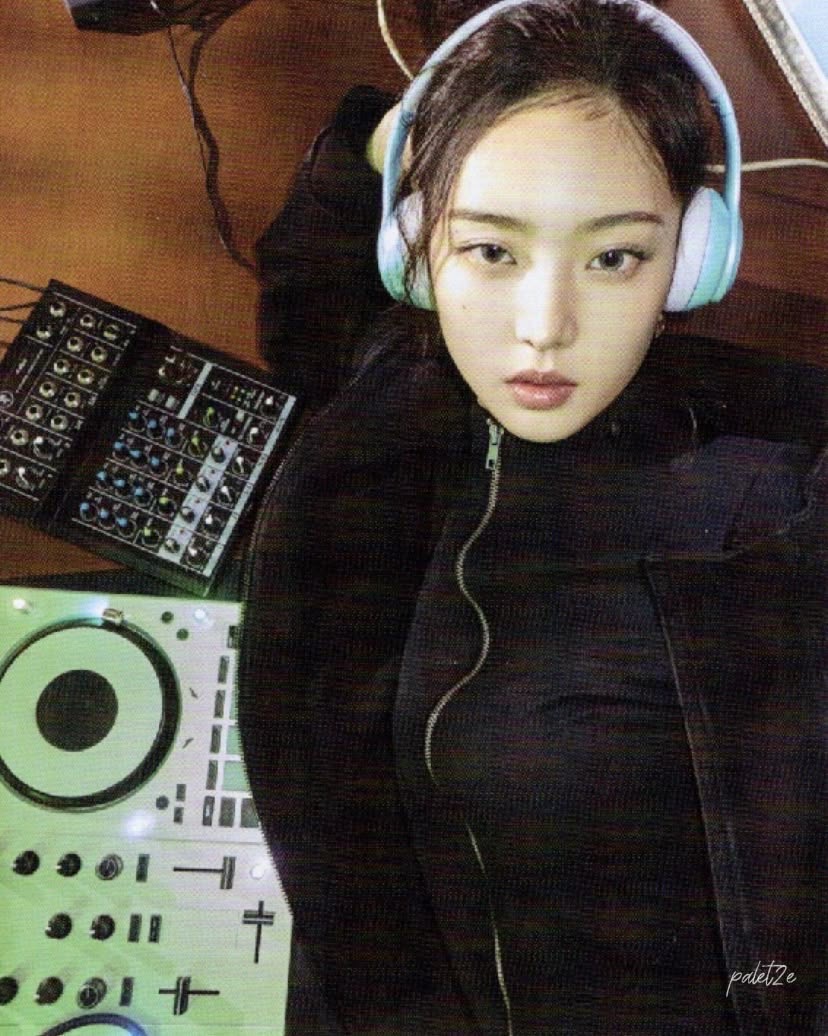 VoiderLeesol's tweet photo. lagu chikuwa isi keju jadi closing zeno session dj icoL malam ini yahh, thank you buat yang udah mendengarkan! selamat istirahat semua 🫰🏻

#LCAicol izin pamit cepet ya soalnya laptop udah ninu-ninu lowbatt 😭 https://t.co/iEJuNzqTqC