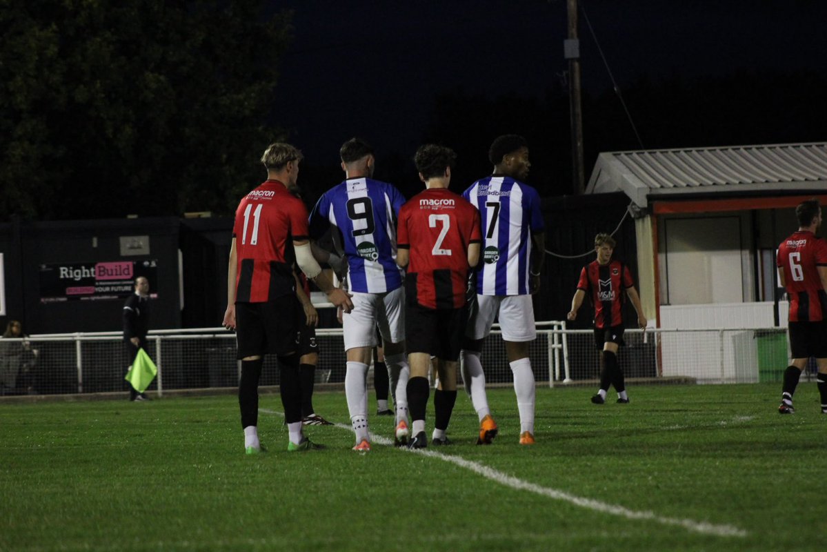 HHTFCU18's tweet photo. A full time result of 1-1 yesterday at Oakwood FC for our u23s.🔵⚪️

All the best to @OakwoodFC for the rest of the season https://t.co/QrY9O92oQp