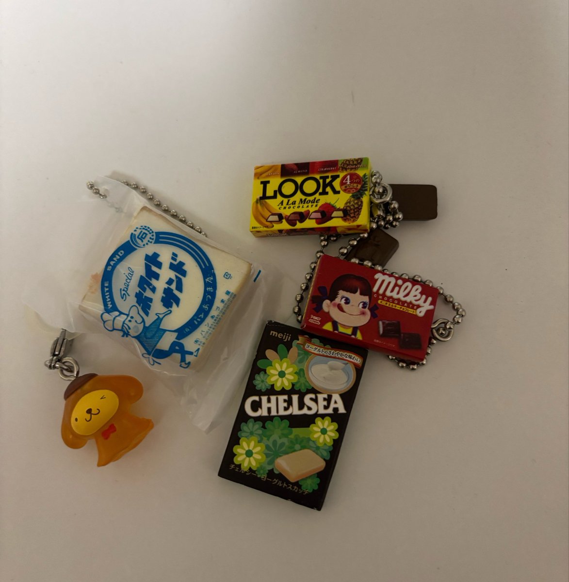 mhib_rom's tweet photo. 実家から発掘したガチャガチャたち
めじるしは傘につけてたけど見当たらず😿 https://t.co/JhnlPsoAtX