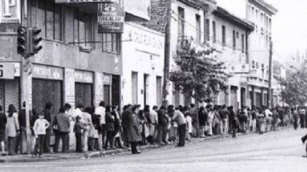 fachininja's tweet photo. No hay nada más Revolucionario que Salvador Allende y Fidel Castro brindando con champaña mientras miles de chilenos hacían cola por 4 horas por una ración de azúcar y té.

#11DeSeptiembre https://t.co/q7o0a4zQCz
