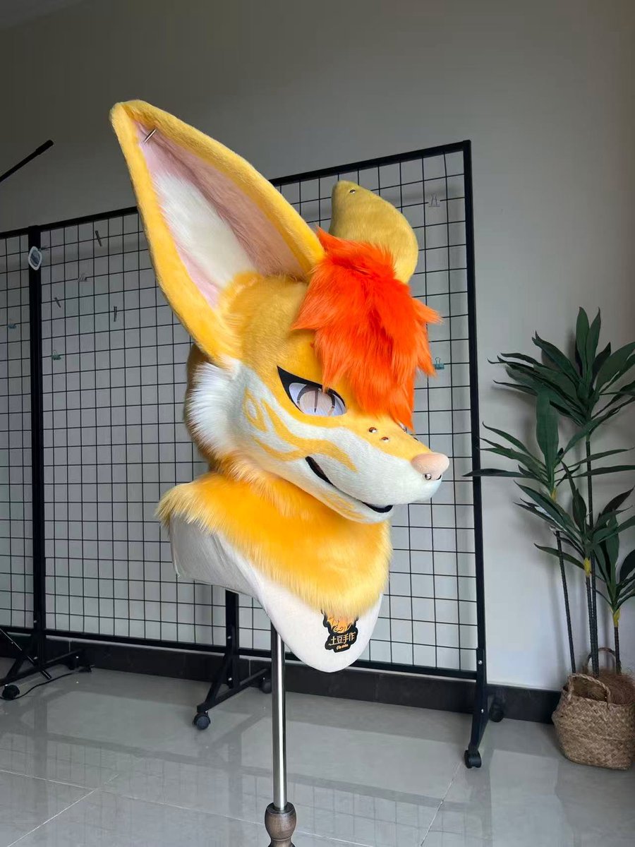 TobiVRC's tweet photo. Things are happening!!! I can’t wait for him to come in!

#FursuitFriday #furry #fursuit #fursuiting #fursuiter #fursona https://t.co/15AcEdz2tc