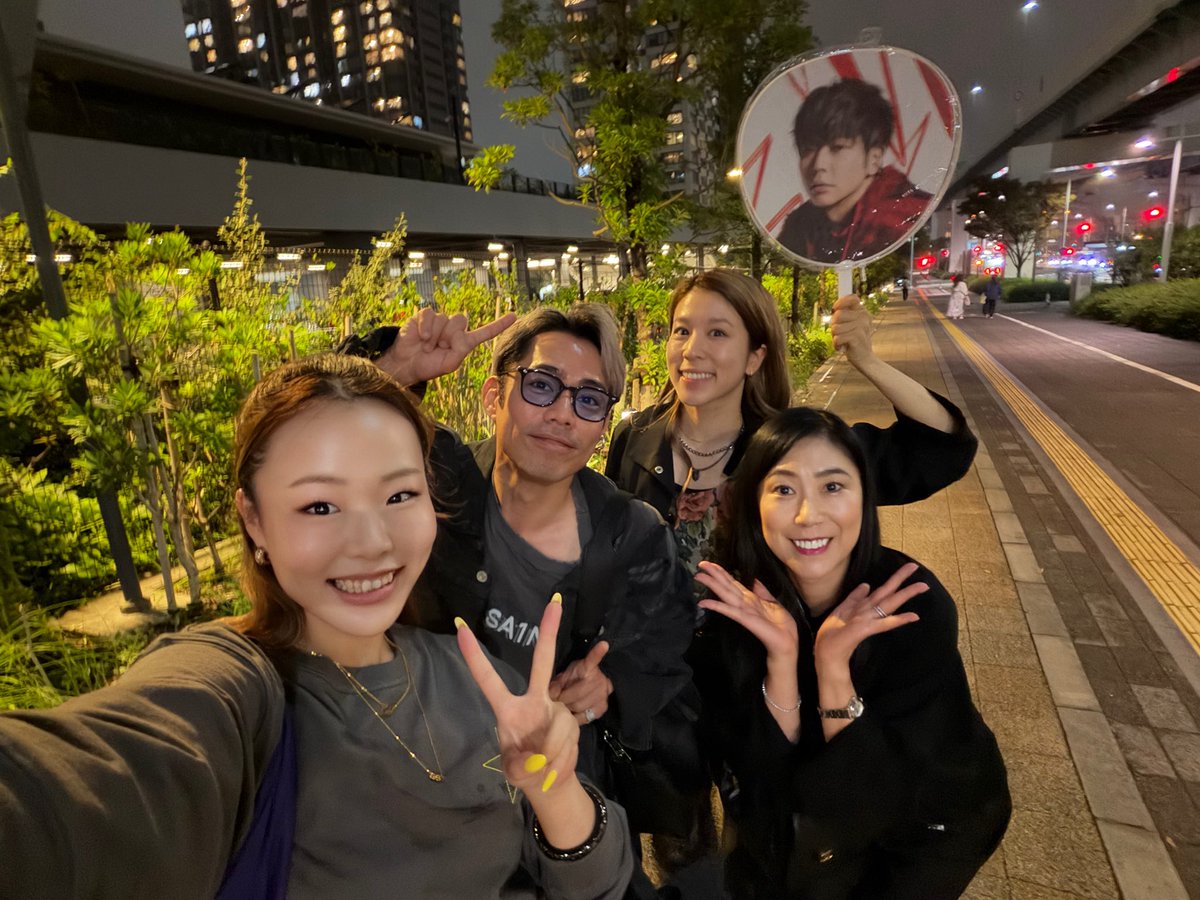 611Sk8's tweet photo. NEWS LIVE TOUR 2026 /// KMK
行ってきたーーー！！！💛✨

今年のグッズも可愛くて欲しかったのですが、
スケートの後輩にルールなどを教えてもらって、
昨年のうちわ3枚、ペンライト、そして応援の気持ちを持参して
大ちゃん・哉中ちゃん・美和さんと一緒に参戦しました💛

NEWSのファンの皆さんの温かい空気も感じて✨

そして改めて、すっごいパフォーマンスに
たくさん刺激をいただきました！！！かっこいい！！！
舞台でご一緒させて頂いた　#中村浩大 くんのパフォーマンスも素敵でした✨
ステージに立つ人として、
私ももっと頑張りたいなって思える時間でした✨

ラストまで、怪我なく無事に走り切れますように🙏🏻✨
最後まで応援しています💪🏻

#kmk
#NEWS
#増田貴久 さん
#ライブ