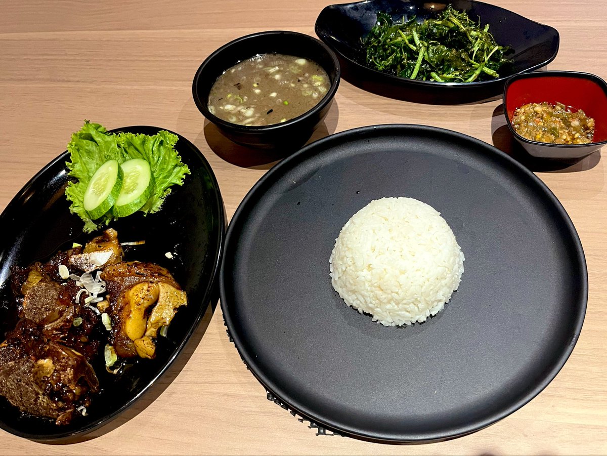 chikopicinoo's tweet photo. untuk merayakan  #tatacaramenikmatikekasih yang bisa di-check out lagi, malam ini gwe makan iga bakar madu lumer dengan rakus seperti alex… 😋🍽️ https://t.co/LBLxFPJDzA