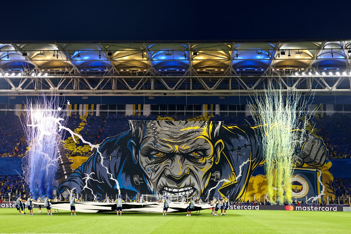 Kejman09's tweet photo. Senin ağırlığın başka 💙💛 #Fenerbahçe #FBvROM https://t.co/eNAPwMmopm