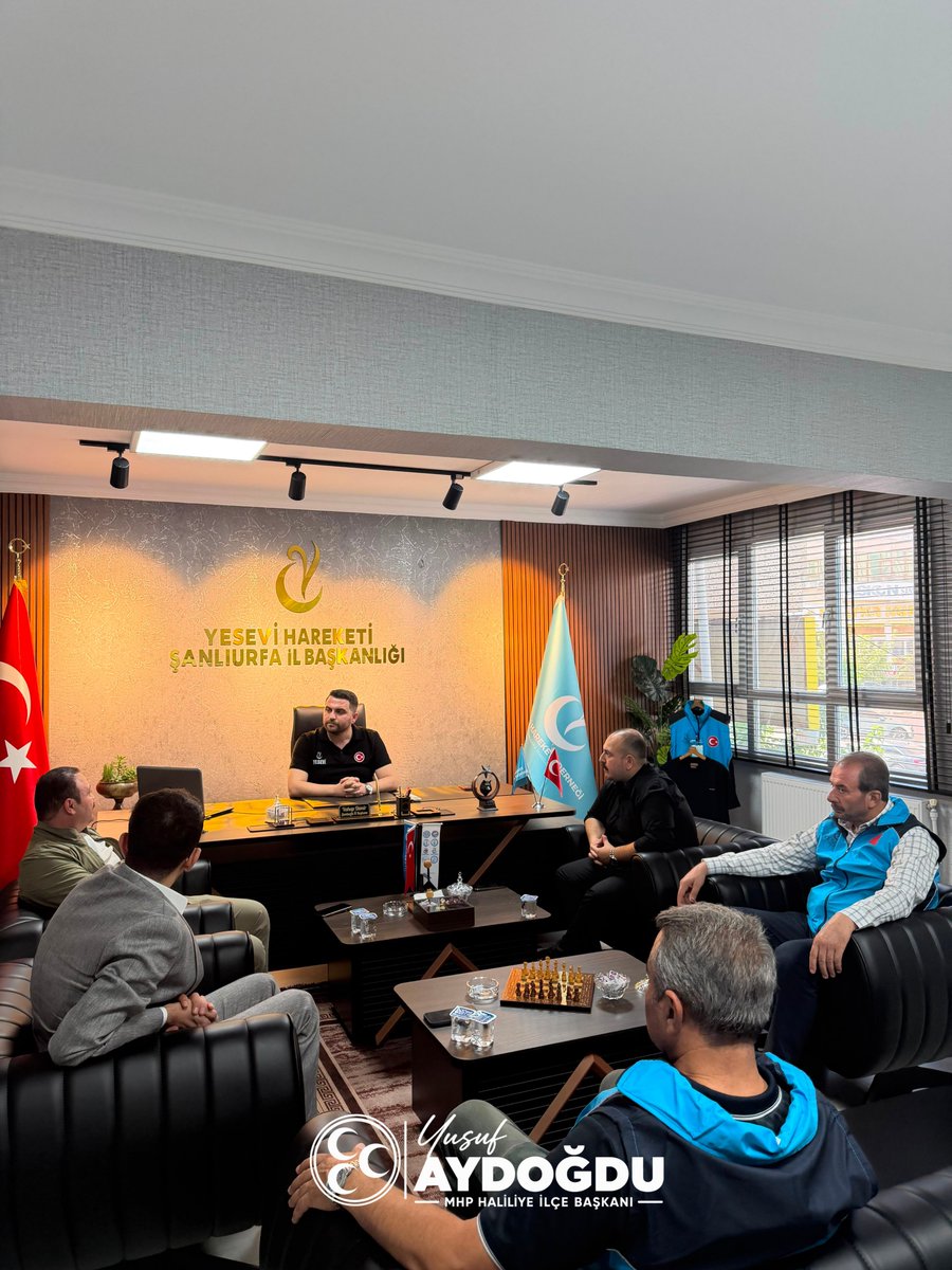 MHPhaliliyeurfa's tweet photo. MHP Haliliye İlçe Başkanımız Sn. Yusuf Aydoğdu ve yönetimimizle Yesevi Harekatı İl Temsilcisi Sn. Vahap Demir'e konuk olduk.
​Nazik ev sahiplikleri ve hoş sohbetleri için teşekkür ederiz.
@MHP_Bilgi 
@dbdevletbahceli 
@eczosmanmutlu 
@yusufaydogduu 
@yesevihareketi
#Hayırlı https://t.co/UYzDt8NaxQ