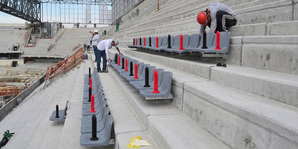 CoutoTinder's tweet photo. "eu não vou pagar 200 pra ir no Couto, meu estádio tem teto"

O real motivo deles pagarem 200 pra ir na arena https://t.co/EZFj3i7oXd