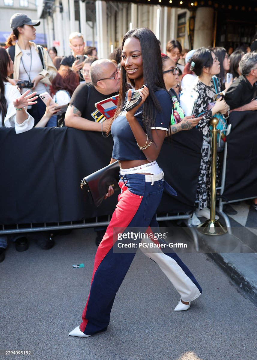 M_ttamara's tweet photo. Trinity spotted on Getty at the Tommy Hilfiger show NYFW https://t.co/3eDGLIbs49