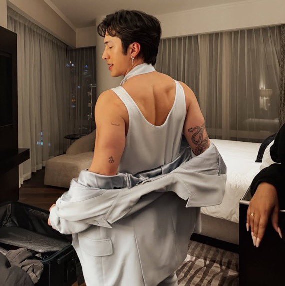 fangirl000777's tweet photo. hudson williams and his back dimples
just going to leave this here
🫨 https://t.co/lyK2YpFi10
