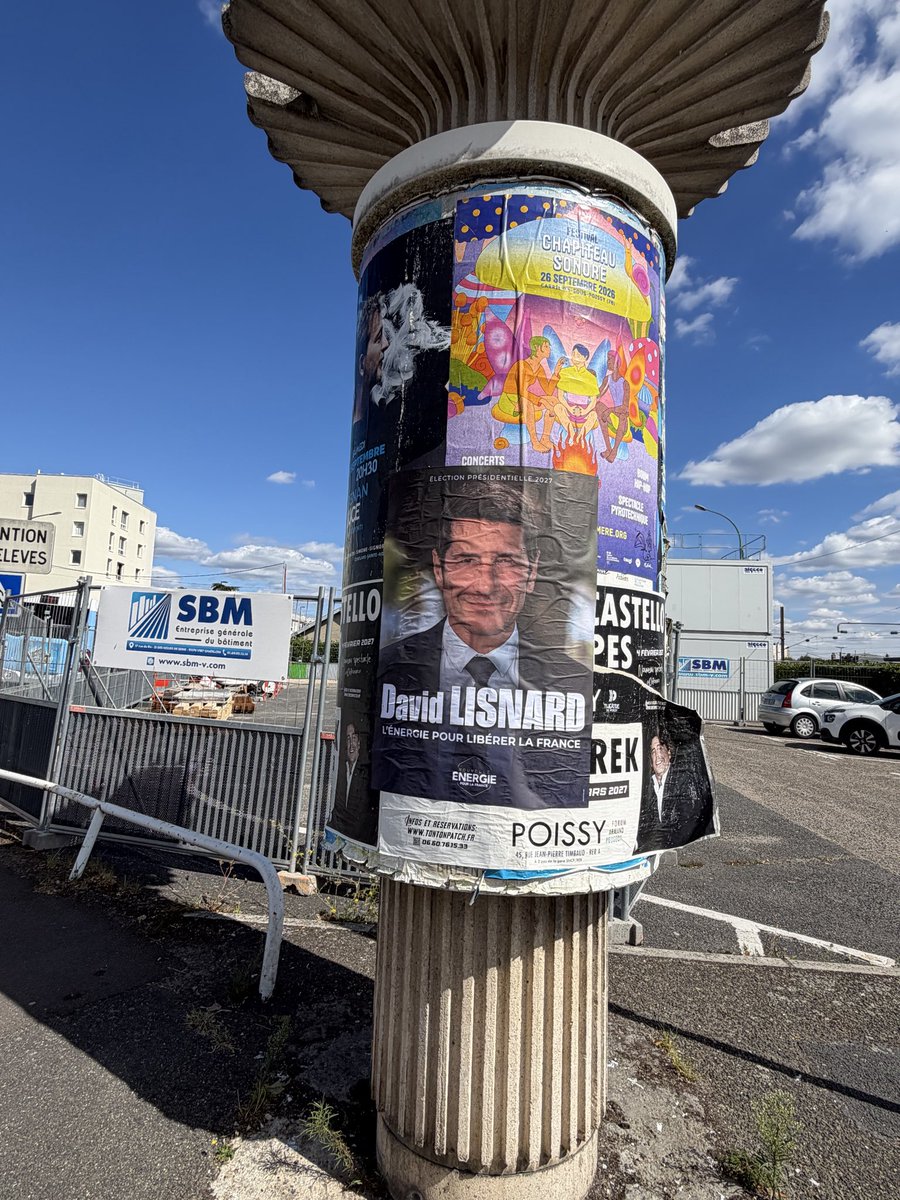 thomcourtois's tweet photo. Pendant qu’@EPhilippe_LH consulte les agences de voyage pour ses vacances et apprend à cuire des frites, que @GabrielAttal boit des coups dans les bistrots pour faire proche du peuple, @davidlisnard prépare la mise en place de son projet de redressement du pays sur les 100 premiers jours après son élection. 

Sur le terrain, les équipes de @Nouv_Energie sillonnent la France pour faire connaître au plus grand nombre notre candidat.

Cap sur 2027. Ceux qui veulent que le pays s’en sorte se mobilisent partout. 

Conflans Sainte Honorine ce matin, entre autre…