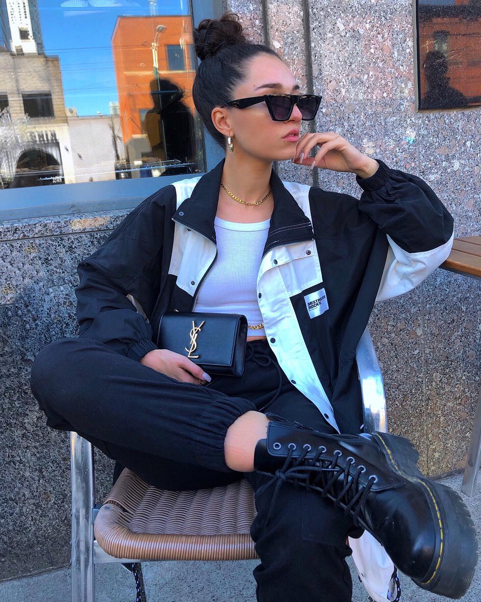 Nanforensic's tweet photo. Throwback to exploring the city and taking photos. Hope you’re having a great day! https://t.co/WlUlykekjQ