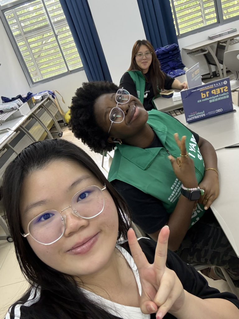 ChiamakaNwaJohn's tweet photo. I volunteered to help with registration for incoming students at my school.
I loved every bit of the process.❤️🫶🏾 https://t.co/q1Xzc2LvEo