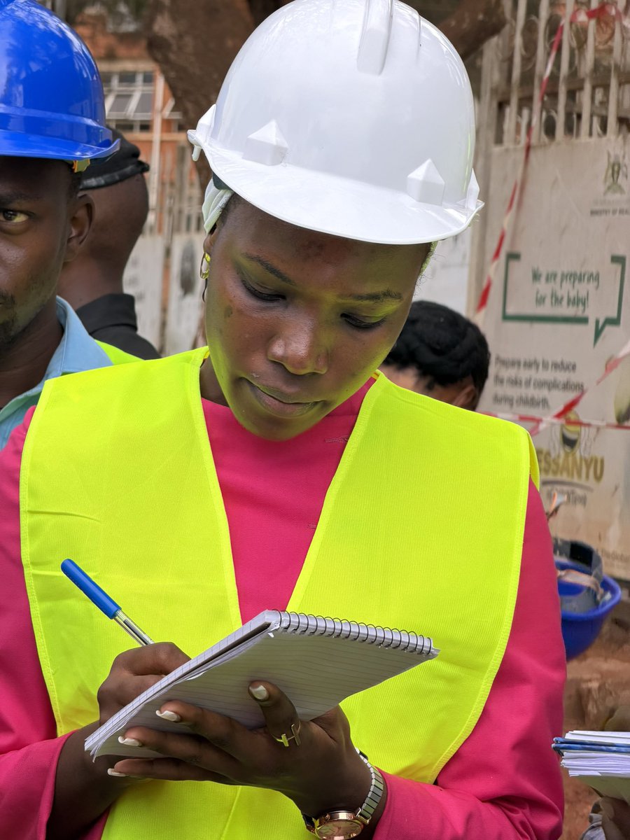 1JuliusWalter's tweet photo. Dr @ShamimNambassa together with other leaders today inspected the works on Yusuf Lule road and Kira road. 
      Unfortunately the Kira road which is supposed to be handed over on the  31st September 2026  has only 64% progress. 
         It's a project costed at 32Billion https://t.co/0EvwhJUbOO