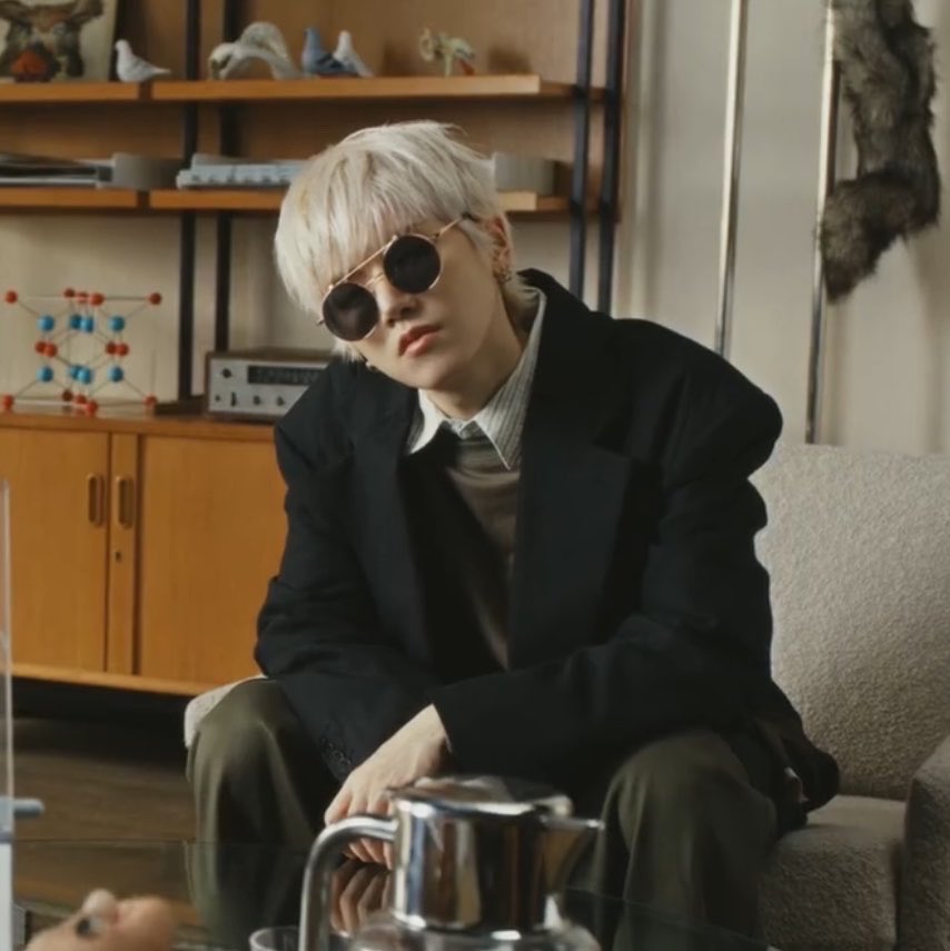 hyukmyungzyuri's tweet photo. why he look like... https://t.co/iwzO9YwD3n