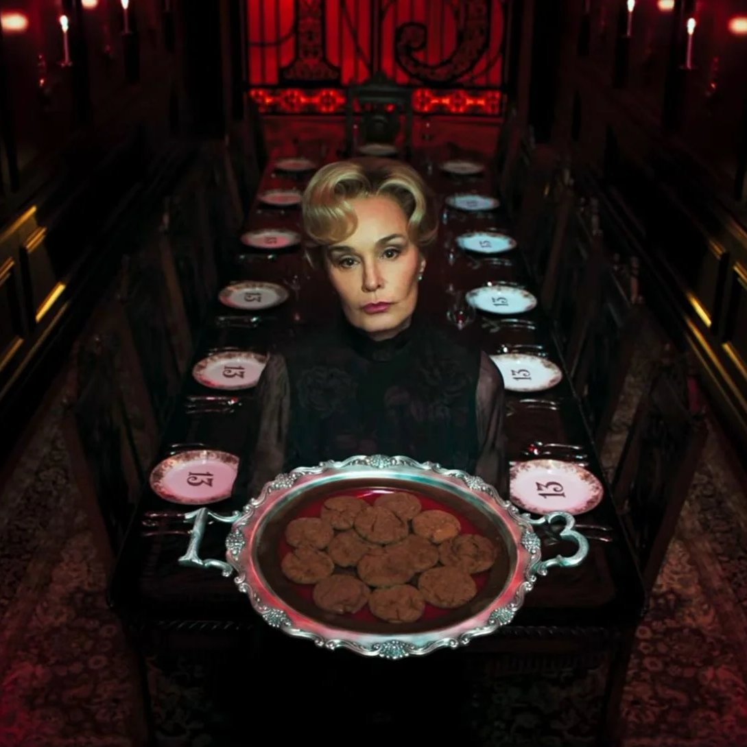 poptime's tweet photo. 🚨 GRAVE: Os três primeiros episódios de 'AHS 13' terão duração entre 22 a 33 minutos:

• EP 1: 33 min
• EP 2: 32 min
• EP 3: 22 min https://t.co/OeVXJp58HG