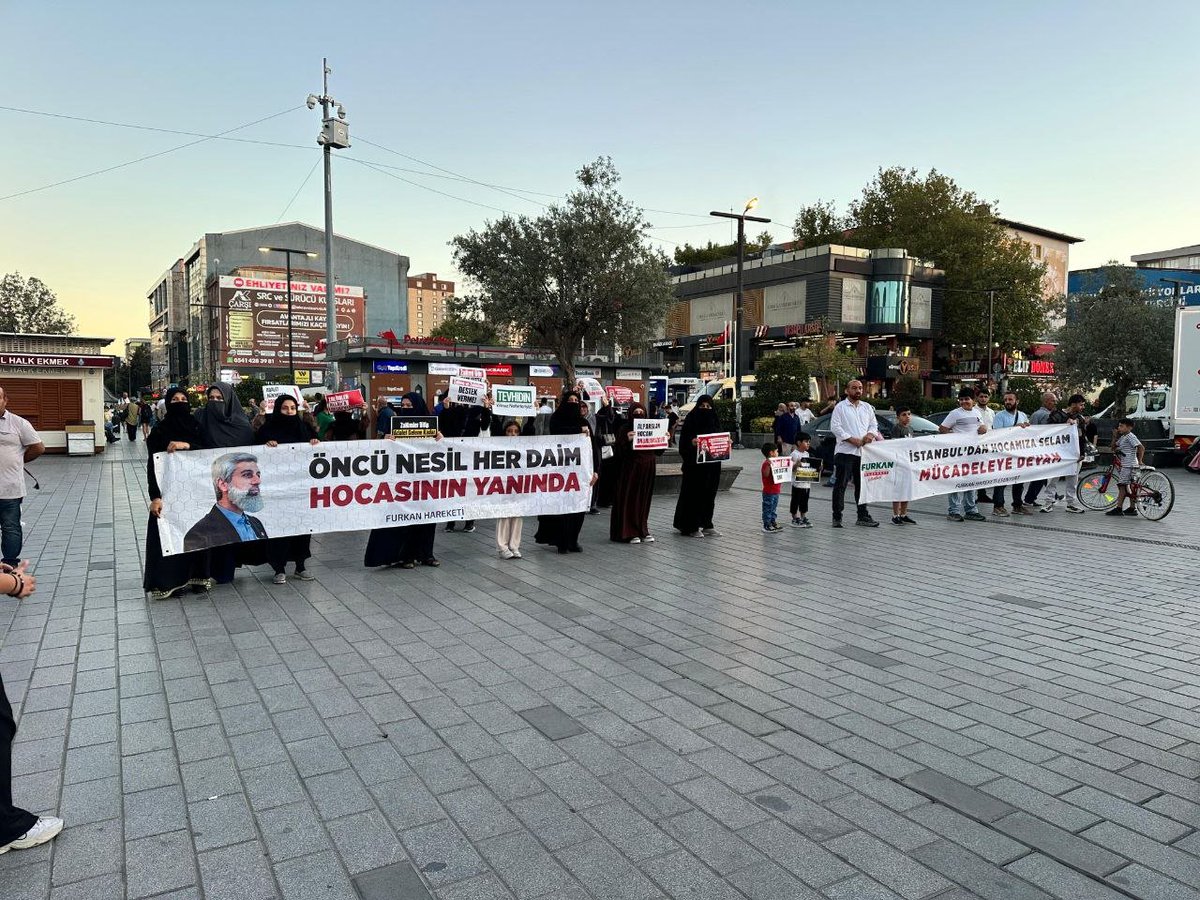 fharekeistanbul's tweet photo. Alparslan Kuytul Hocaefendi, Semra Kuytul Hocahanım ve tutuklu bulunan arkadaşlarımız için Esenyurt Meydanı'nda bir araya gelerek adalet bekleyişi gerçekleştirdik. 

📍 Esenyurt

#AdaletNöbeti https://t.co/0WVCfkNGgZ
