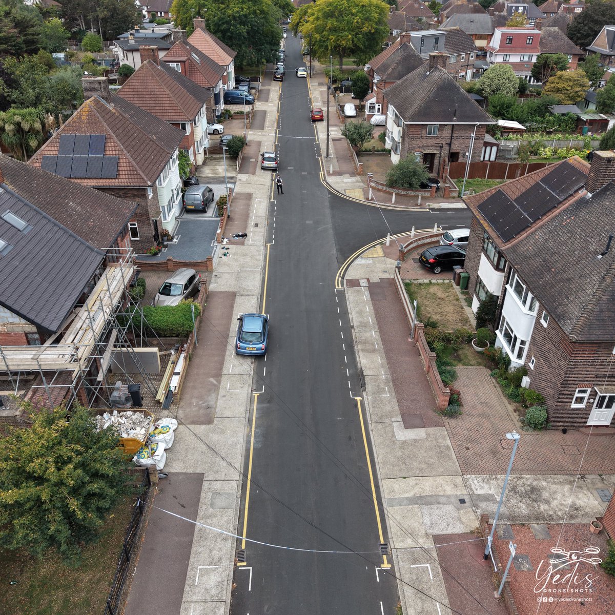 yedisdroneshots's tweet photo. Forensic teams at a property in Clementhorpe Road Dagenham
11:00 (11/9/26)
Following yesterday’s police raid at the property, with a second crime scene in nearby Rusper Road where a 20 year old male was stabbed
#dagenham #stabbing #crimescene #foresnsics #news #policeraid https://t.co/rilHV5f03U