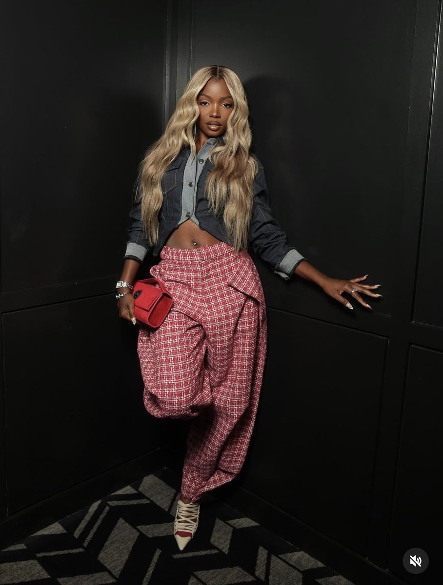 Cherricoco09's tweet photo. Her NYFW run is still untopped https://t.co/yK7pkLWjZf