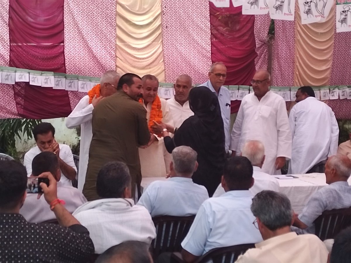 RLDVirendra's tweet photo. आज राष्ट्रीय लोकदल बिजनौर जिला कार्यालय पर सहकारिता प्रकोष्ठ के रुहेलखंड छेत्र अध्यक्ष का दायित्व मिलने पर स्वागत एवं अभिनंदन हुआ
वरिष्ठ नेताओं व कार्यकर्ताओं ने शुभकामनाएँ दीं

वीरेन्द्र चौधरी
रूहेलखंड क्षेत्रीय अध्यक्ष
सहकारिता प्रकोष्ठ

@RLDSpeaks @RLDparty @Office_ChJayant https://t.co/fEQcgt4ziI
