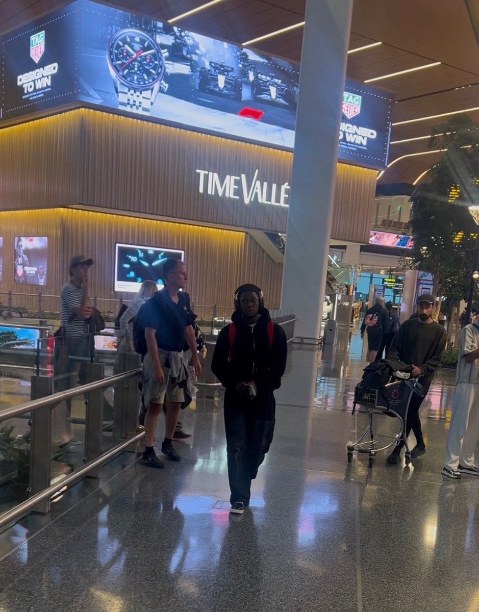 Bolect_C's tweet photo. It’s amazing to think I had never left Nigeria before. Then I touched down in 3 countries in 3 days. 🇶🇦🇵🇹🇫🇷 

Layover in Qatar. Landed in Portugal. A day later, off to France for summer school. 

Still processing it all, but grateful to God every step of the way. 🙏🏾 https://t.co/XQ1RBQ9qZJ