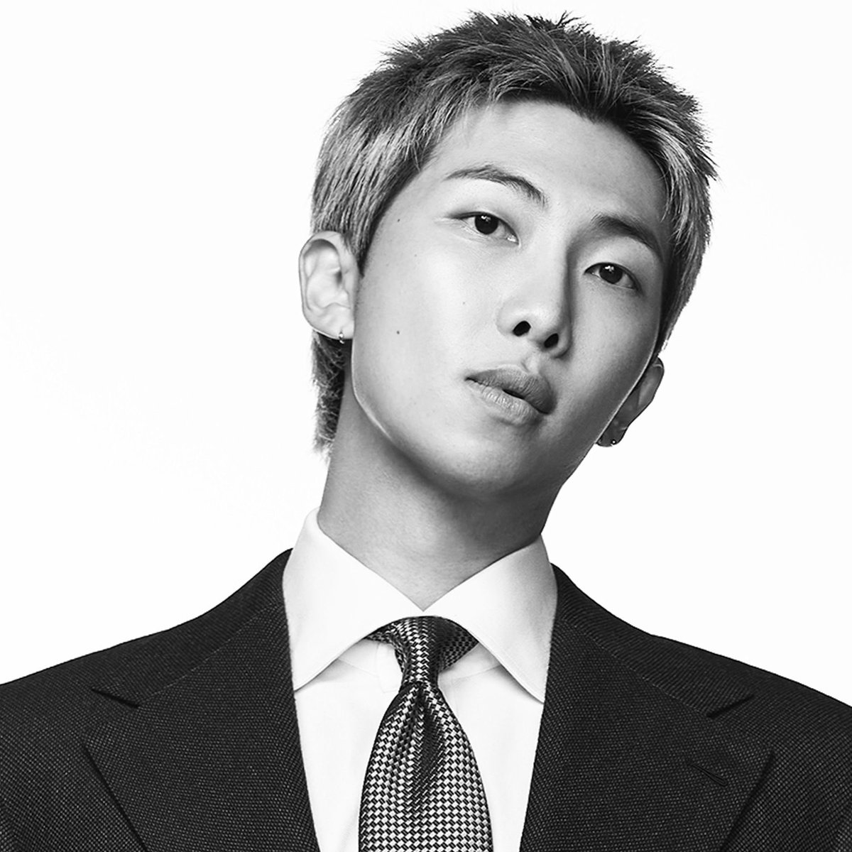 chartradar_'s tweet photo. BTS’ RM is currently the most trending artist across all social media platforms.

Happy birthday to the most successful K-pop rapper! 🎉🎂 https://t.co/H8uRR59K7g