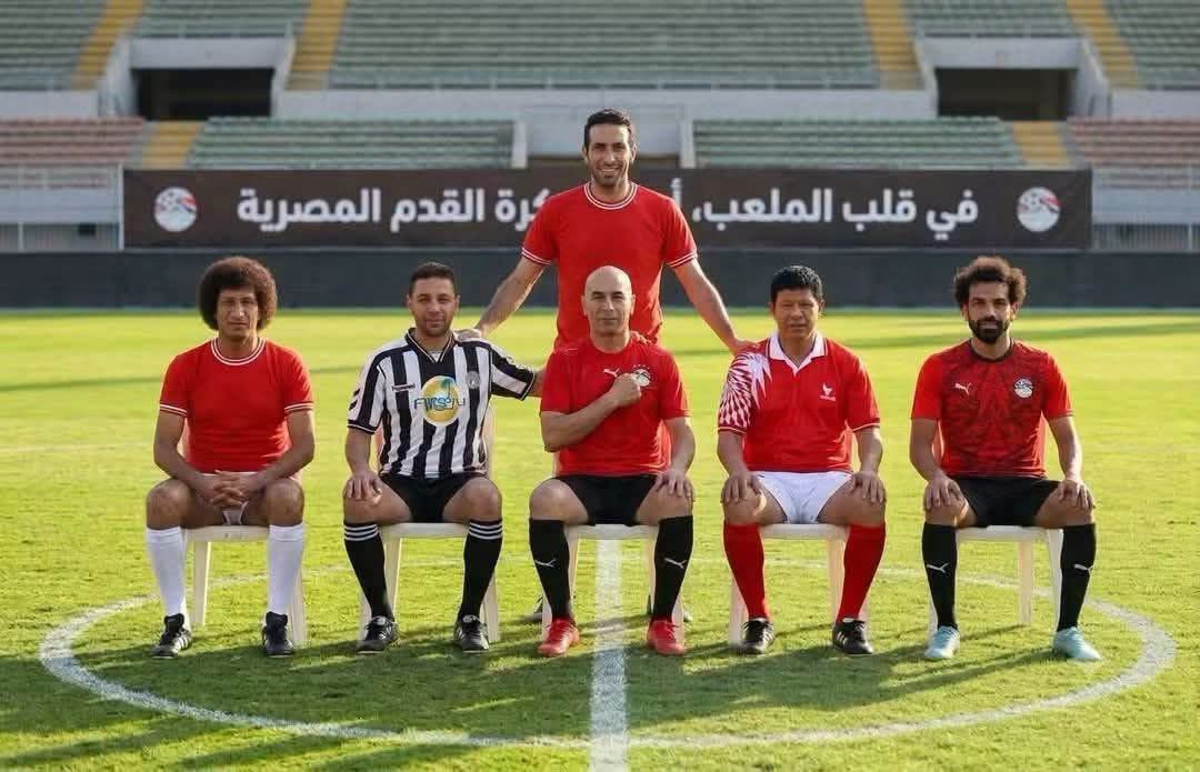 mohamedelgazar4's tweet photo. من يقف ليجلس محمد ابو تريكة 🔴🤔 https://t.co/tLFZqlRViH