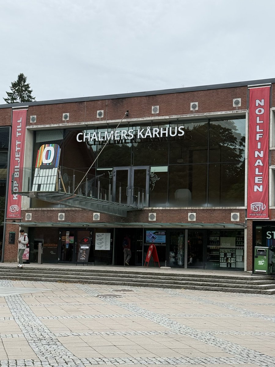MartinLorentzon's tweet photo. After 4 years with business-friendly politics I am delighted. So good for Sweden! I am back to my University in Gothenburg, Chalmers, and to meet the Principal. Finally I could visit the lab for quantum computers! I will double down to help them to produce new startup companies! https://t.co/9IRoWLgt1D