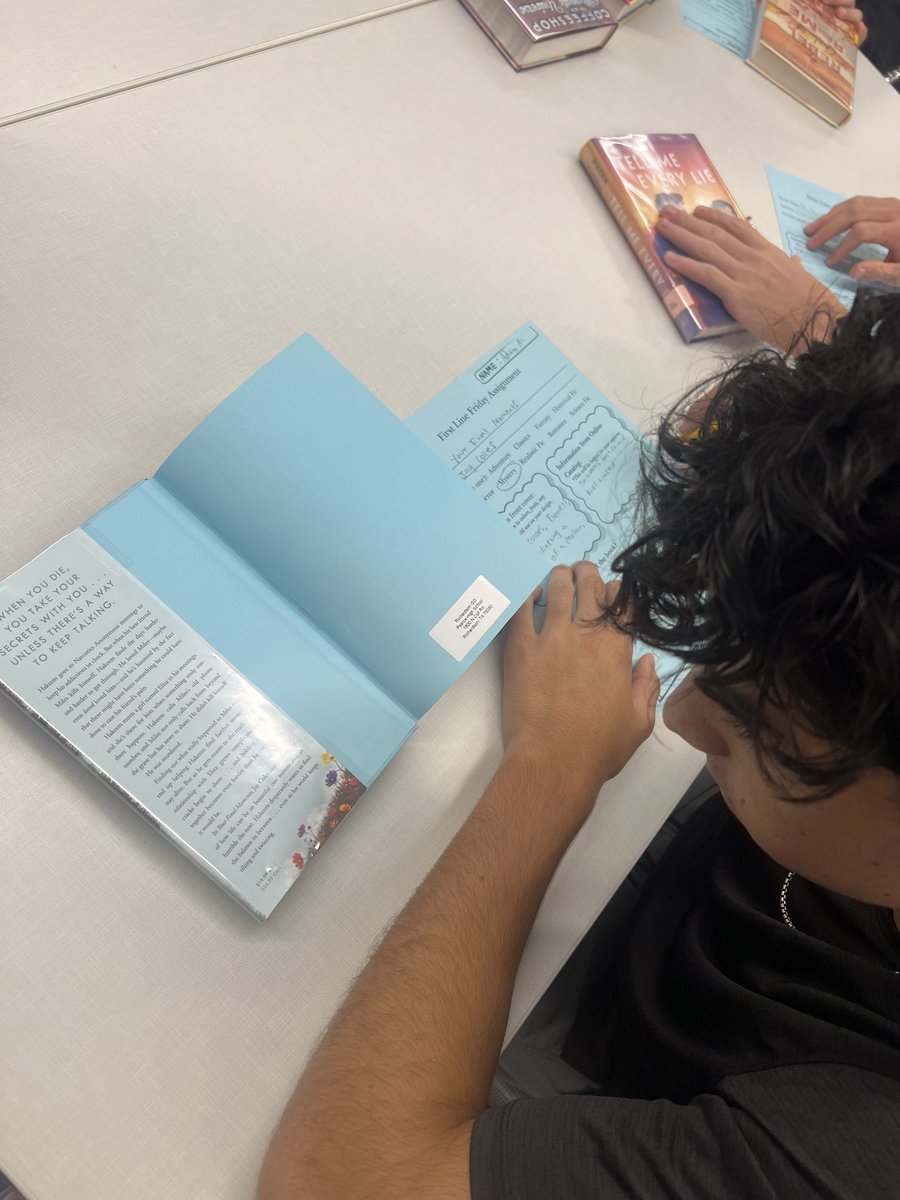 Ozzys_at_PHS's tweet photo. Huge shoutout to @GoLibraria for speaking w/Mrs. Dry’s Social Media Marketing Class as we prep for their First Line Fridays assignment. I’m excited we’re able to bring back a revamped version this yr.#PHSlibrary #mUStangmagic https://t.co/3bpAB9Pyp8