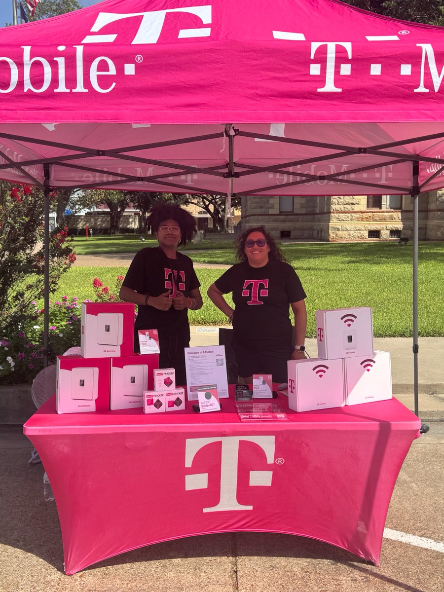 CSource_Tweets's tweet photo. Bringing the CSNation spirit to your neighborhood! 🎉 Catch us at local events for expert help, friendly faces, and all your mobile needs ☺️📲👇 

📍 2001 W State Highway 71, Suite D, La Grange, TX 78945 
📞 979-333-2027

#CommunityOutreach #CustomerService #TentEvent #MobileTech https://t.co/ThxExqLArp
