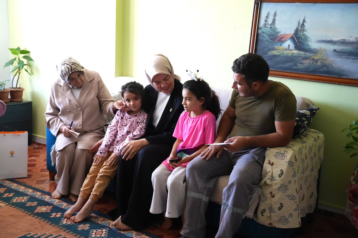akkadinankara's tweet photo. 📍 Haymana

İl Kadın Kolları Başkanımız Sn. @akgul_aysel Haymana ilçemizde ev ziyaretlerinde bulunarak hemşehrilerimiz ile gönülden gönüle sohbet gerçekleştirdi. https://t.co/iu0cm4M7j8