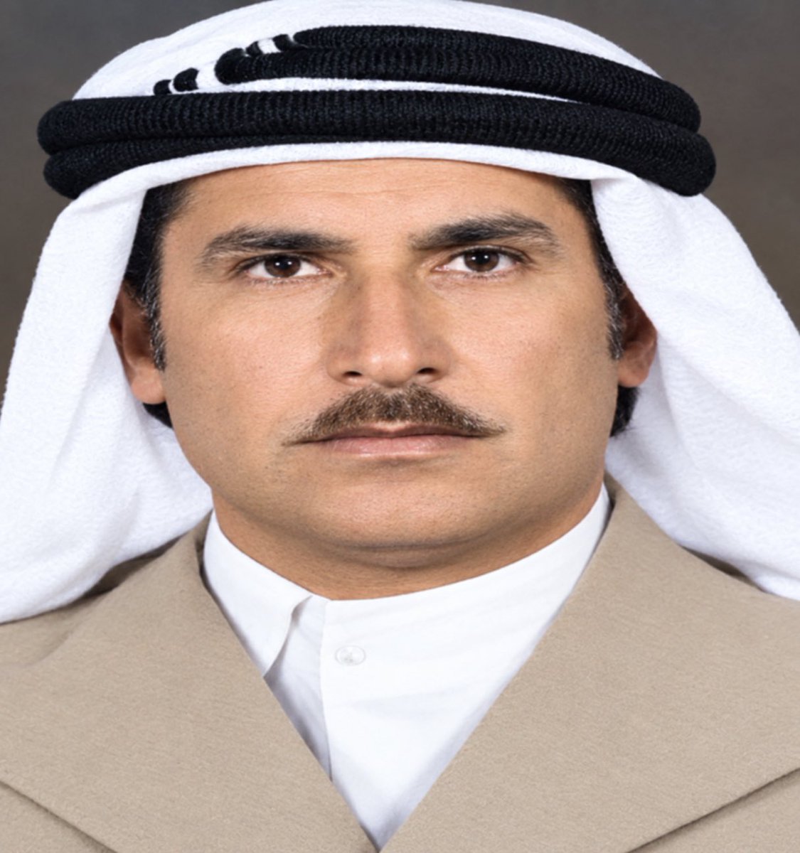 1964Bushehri's tweet photo. #الكويت خاطرة!!

في السادسة من عمري فقدت والدي العزيز!!..
وحينما كنت أرى الأطفال بصحبة آبائهم أشعر بمرارة كبرى!!..وزاد الأمر سوءاً إذ لم أحظي برؤية أعمامي إلا لبضع سنين ولا تتجاوز أصابع اليد الواحدة!!.. لذا نصيحتي لمن يرفلون بنعمة الآباء والأعمام إعرفوا قيمة هذا الشيء قبل فقدهم‼️ https://t.co/nxw3jYYKDd