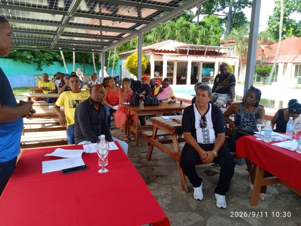 LeidysGonzalezM's tweet photo. En desarrollo el Forum por la Innovación de la Empresa Cárnica de Guantánamo (SOLCAR). Serán presentados 20 trabajos que aportan soluciones a su banco de problemas. https://t.co/rqyh8GVyUp