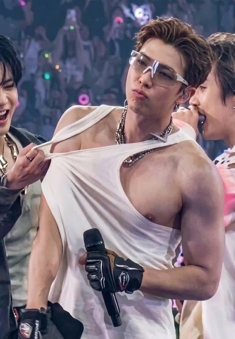 golmoo89's tweet photo. #남준아_생일축하해
큐티섹시 최종진화 김남준 탄생
#사랑이라는_말보다_좋은말_김남준
카운팅 누락방지를 위해
#우리_우주의_가장_빛나는별_RM
해시 사이 사이에
#한국산_최강몬_알엠_생축
글자를 넣어 태그 해주세요!
#HappyRMDay https://t.co/cKz6m7la9Z