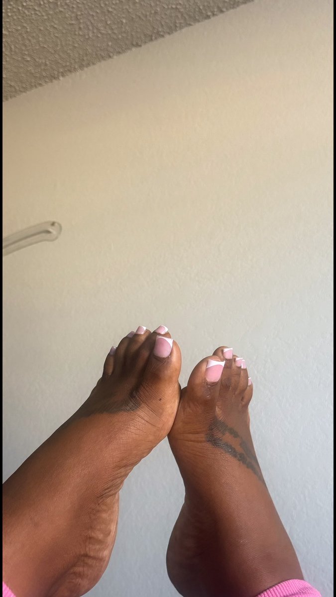 YummyFeet555's tweet photo. @Soleloverdeluxe 🦶🏾✨ https://t.co/RelFKd08B1