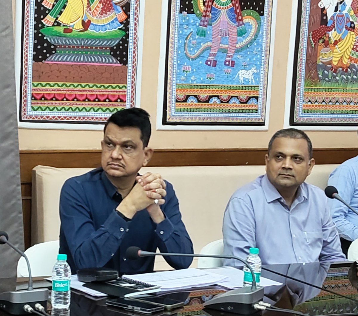 IPRDBihar's tweet photo. बिहार के मुख्य सचिव श्री प्रत्यय अमृत की अध्यक्षता में 17 सितंबर से 17 अक्टूबर 2026 तक आयोजित होने वाले 'सेवा संकल्प अभियान' के सफल क्रियान्वयन एवं व्यापक तैयारियों को लेकर उच्चस्तरीय समीक्षा बैठक में सूचना एवं जन-सम्पर्क विभाग के सचिव श्री नवीन कुमार शामिल हुए।

#SewaSankalpAbhiyan