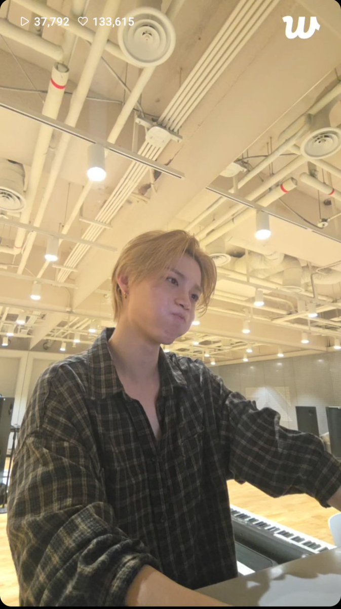 prkdljltt's tweet photo. nemu foto ini di galeri pas lagi bebersih and LUSYU BANGET TAPI LUPA POST╥﹏╥ https://t.co/mriEWko9vG