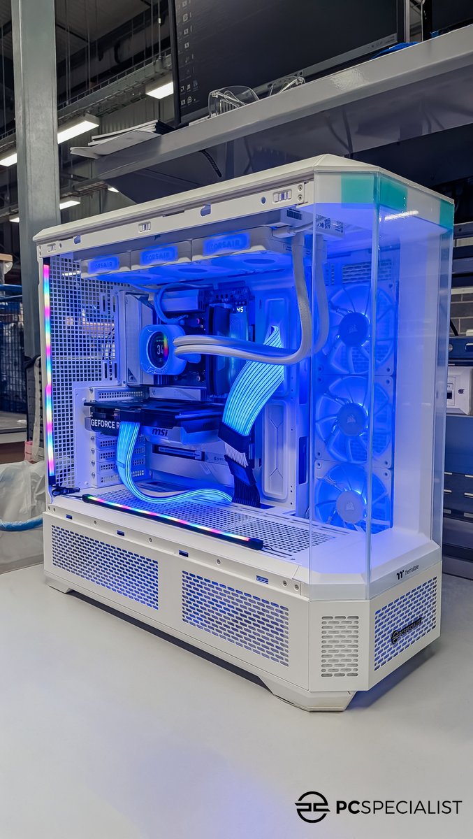 PCSpecialistAT's tweet photo. Schaut euch diese neuen Kunden-PCs an, die wir gerade gebaut haben! Ich wette, auf allen wird WARDOGS gezockt 🤣 https://t.co/mBIbdk2sFV