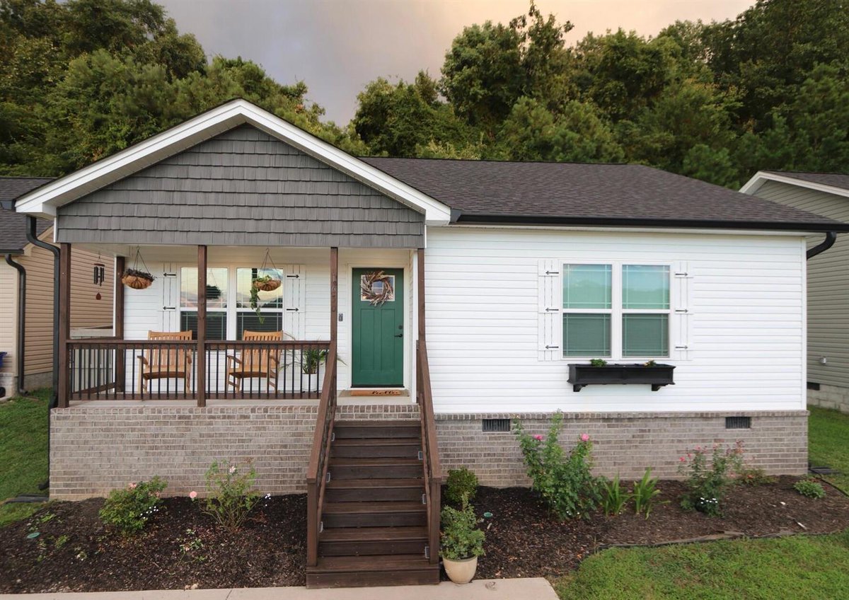 BenderRealtyTN's tweet photo. Don't scroll past this home! It might be what you've been looking for. https://t.co/OBQBlyohix