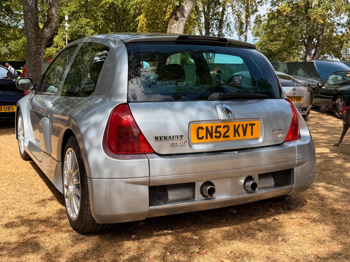 JorgeTranmsk's tweet photo. Bicester Motion Pt. 1: Renault Clio V6 ($55, 000), Alpina E30 B6 ($125, 000), TVR Tuscan ($60, 000), 1969 Chevrolet Corvette Stingray ($50, 000), Porsche 718 Spyder RS ($160, 000), Ferrari F40 ($4. 5m), Maserati 250F ($4m), Gunther Werks 993 ($1. https://t.co/sHdFLKvCNL