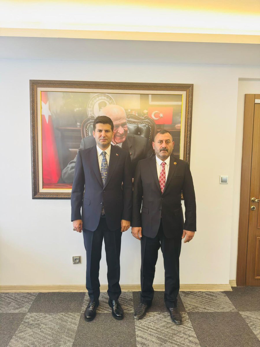 Sanliurfa_MHP's tweet photo. 🇹🇷 Milliyetçi Hareket Partisi Şanlıurfa İl Başkanımız Sayın Ecz. Osman Mutlu, Ülkü Ocakları Genel Başkanı Sayın Ahmet Yiğit Yıldırım’ı ziyaret etti.

Türk milletinin bekası, devletimizin kudreti ve ülkücü hareketimizin yarınları üzerine kıymetli istişarelerde bulunuldu.

Ülküdaşlık hukukunu, teşkilat ruhunu ve milli sorumluluk şuurunu esas alarak; aynı inanç, aynı ideal ve aynı istikamet doğrultusunda çalışmalarımızı azim ve kararlılıkla sürdürüyoruz.

Nazik kabulleri ve kıymetli değerlendirmeleri dolayısıyla Genel Başkanımız Sayın Ahmet Yiğit Yıldırım’a teşekkür ediyoruz.

@dbdevletbahceli 
@MHP_Bilgi 
@ayyildirim1 
@Ulku_Ocaklari 
@eczosmanmutlu