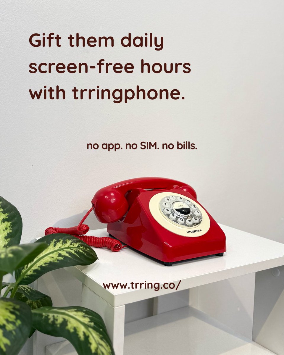 PUNch_hu_main's tweet photo. a dtc founder request to x junta

i am seeking for connects who can help me pitch trringphone in the right room to land our first corporate gifting order.

few points why trringphone is a great corporate gift:
- your employees will be able to take daily breaks from smartphones at homes, reduce their screen time, and digital fatigue
- it's unique, aesthetic, and nostalgic. not available anywhere else in India other than our website
- it's already loved by more than 600 Indian families and being used by some for more than a year now, less than 1% return rate

so please give us a chance to bring digital wellbeing into your employees' lives, one step at a time.

this trringphone image is clicked by iphone with no filters.
a product brief link attached in the first comment. do share, thanks :)