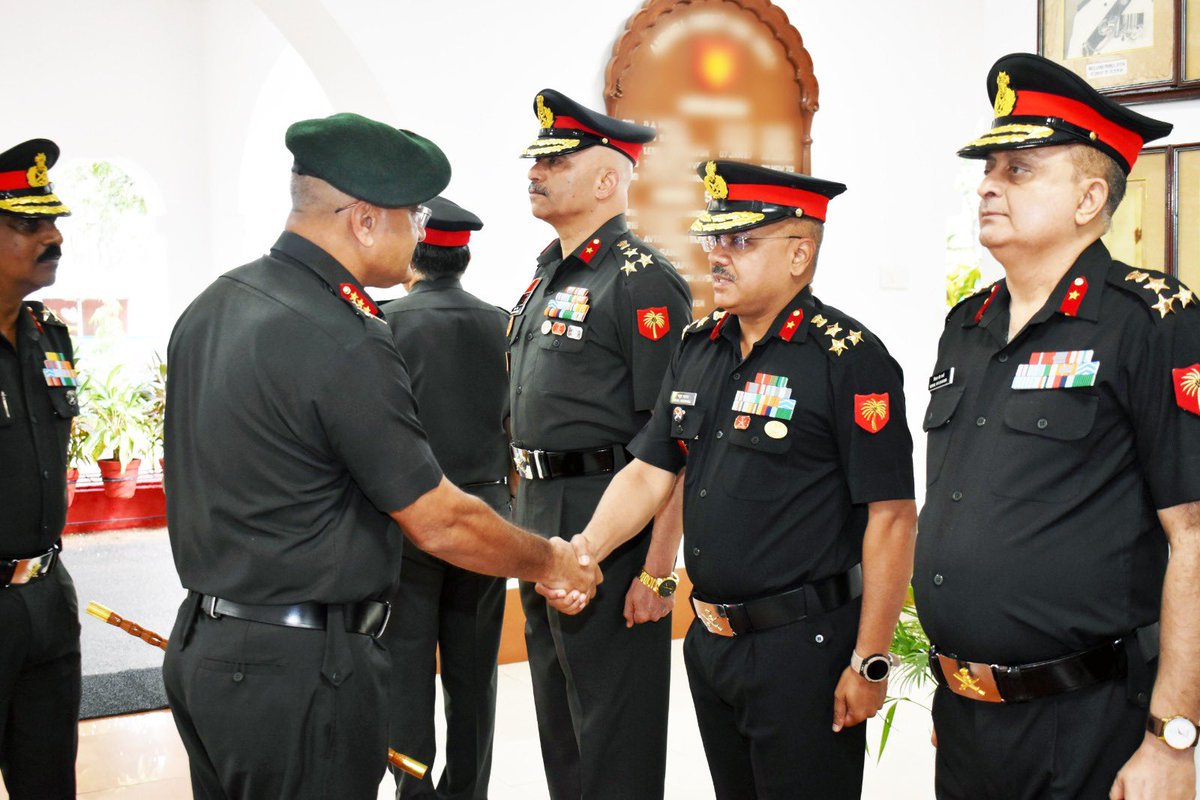IaSouthern's tweet photo. Strengthening Readiness Through Innovation & Capability Development

Lt Gen Ulhas Kirpekar, AVSM, SM, GOC Dakshin Bharat Area, visited Headquarters Telangana & Andhra Sub Area and Training Centres in Hyderabad, assessed operational preparedness and training standards, and interacted with troops, lauding their professionalism, dedication and high morale. 

He also witnessed Hyderabad’s defence innovation landscape, including T-Hub and T-Works, recognising indigenous advancements in AI, UAVs, robotics and quantum technologies, and the drive towards Design & Make in India for a technologically advanced force.

#IndianArmy 
#SouthernCommand
#DBAREA
#TASA 
#AtmaNirbharBharat 
#iDEX 
#FutureReady
@adgpi
@PRODefPune