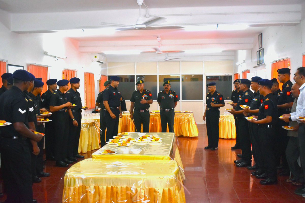 IaSouthern's tweet photo. Strengthening Readiness Through Innovation & Capability Development

Lt Gen Ulhas Kirpekar, AVSM, SM, GOC Dakshin Bharat Area, visited Headquarters Telangana & Andhra Sub Area and Training Centres in Hyderabad, assessed operational preparedness and training standards, and interacted with troops, lauding their professionalism, dedication and high morale. 

He also witnessed Hyderabad’s defence innovation landscape, including T-Hub and T-Works, recognising indigenous advancements in AI, UAVs, robotics and quantum technologies, and the drive towards Design & Make in India for a technologically advanced force.

#IndianArmy 
#SouthernCommand
#DBAREA
#TASA 
#AtmaNirbharBharat 
#iDEX 
#FutureReady
@adgpi
@PRODefPune