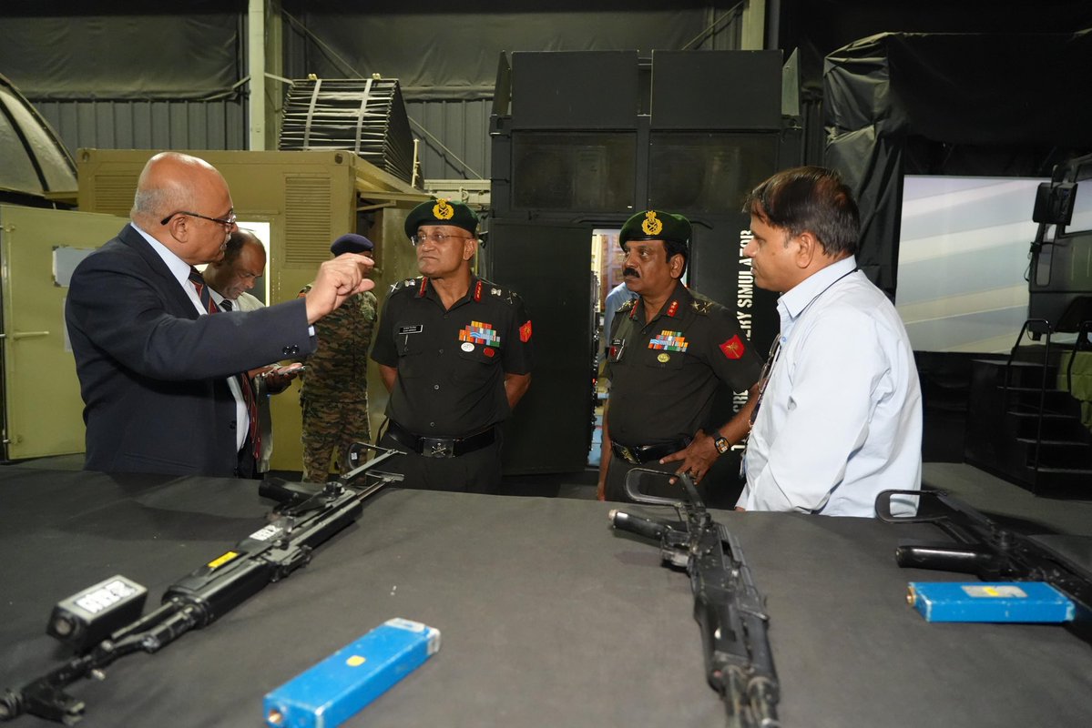 IaSouthern's tweet photo. Strengthening Readiness Through Innovation & Capability Development

Lt Gen Ulhas Kirpekar, AVSM, SM, GOC Dakshin Bharat Area, visited Headquarters Telangana & Andhra Sub Area and Training Centres in Hyderabad, assessed operational preparedness and training standards, and interacted with troops, lauding their professionalism, dedication and high morale. 

He also witnessed Hyderabad’s defence innovation landscape, including T-Hub and T-Works, recognising indigenous advancements in AI, UAVs, robotics and quantum technologies, and the drive towards Design & Make in India for a technologically advanced force.

#IndianArmy 
#SouthernCommand
#DBAREA
#TASA 
#AtmaNirbharBharat 
#iDEX 
#FutureReady
@adgpi
@PRODefPune