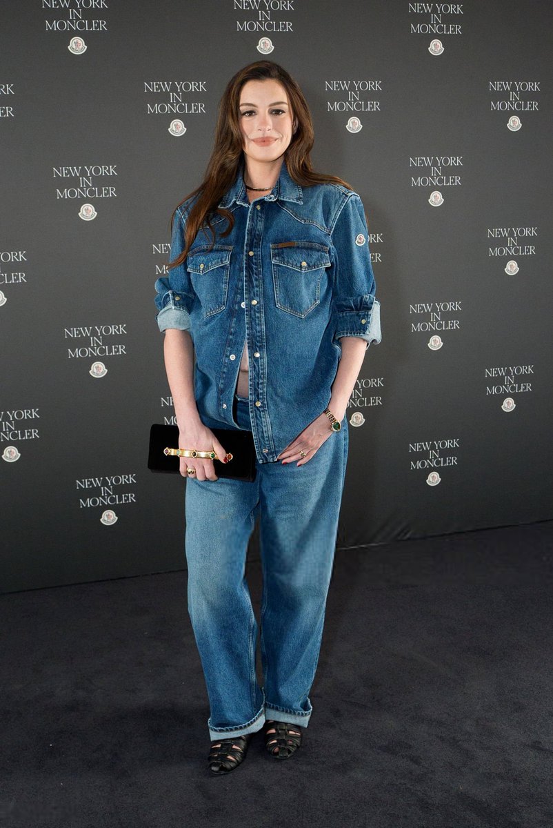 AnneeJHathaway's tweet photo. The opening of Moncler’s Fifth Avenue flagship store in New York City💙
#AnneHathaway https://t.co/UeM6QXU72f