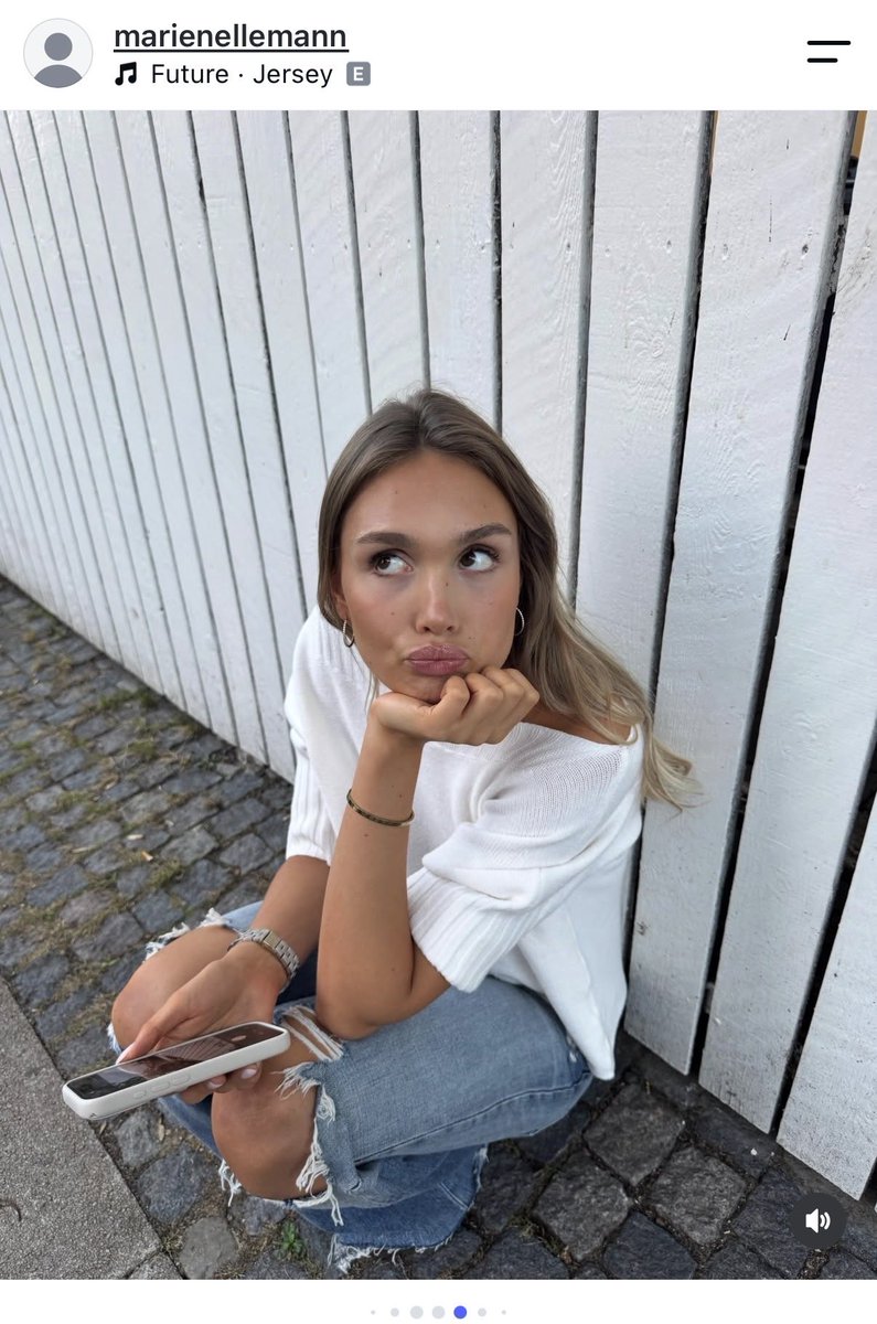 girlsniper18's tweet photo. If your girl is playing Future, you know she’s wife material. 

#fridayfreaks https://t.co/xZAZIUC2zv