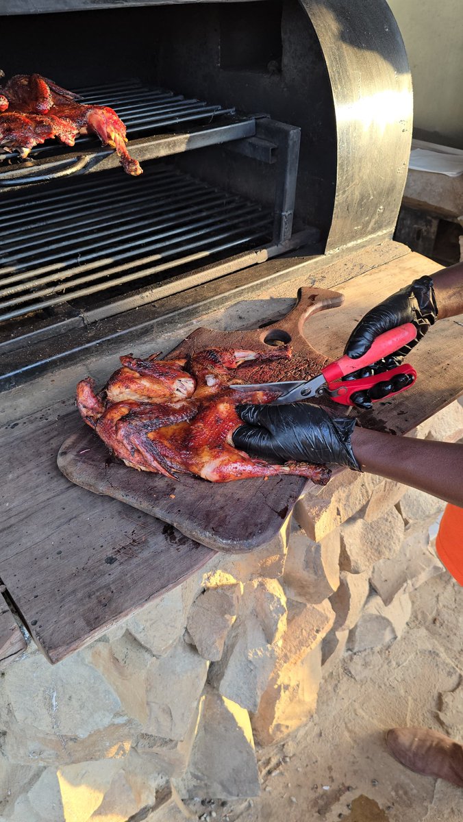 WellcreekCockt1's tweet photo. These guys at Kenol don't play when it comes to nyama choma and kuku choma🔥🔥 😁
The Choma Box by Wellcreek are on another level!! 🔥💯💯 https://t.co/vBHn68YxQt